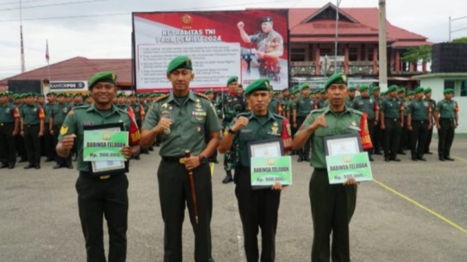 Dandim 0417/ Kerinci Beri Penghargaan Kepada 3 Babinsa Teladan